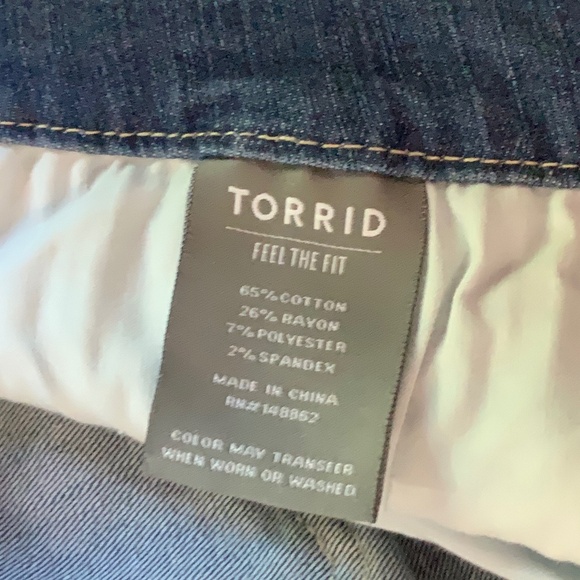 Torrid Boyfriend 3 Button Cotton Jeans Plus Size 26 NWT - Picture 8 of 9